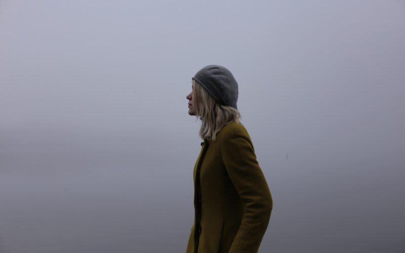 Najlepsze okrycia wierzchnie na zimę: wybór ciepłych i modnych płaszczy